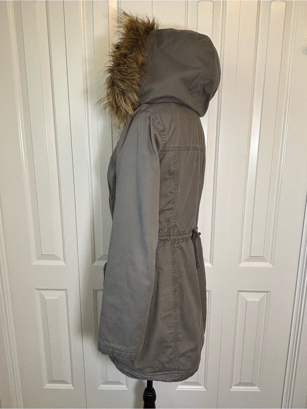 Hollister Gray Faux Fur Hooded Sherpa Parka Jacket EUC Size L - Picture 4 of 15